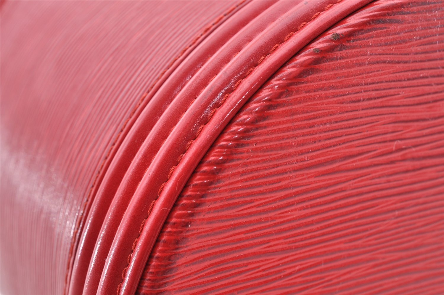 Authentic Louis Vuitton Epi Cannes Red Cosmetic Hand Bag Purse M48037 LV 5744I