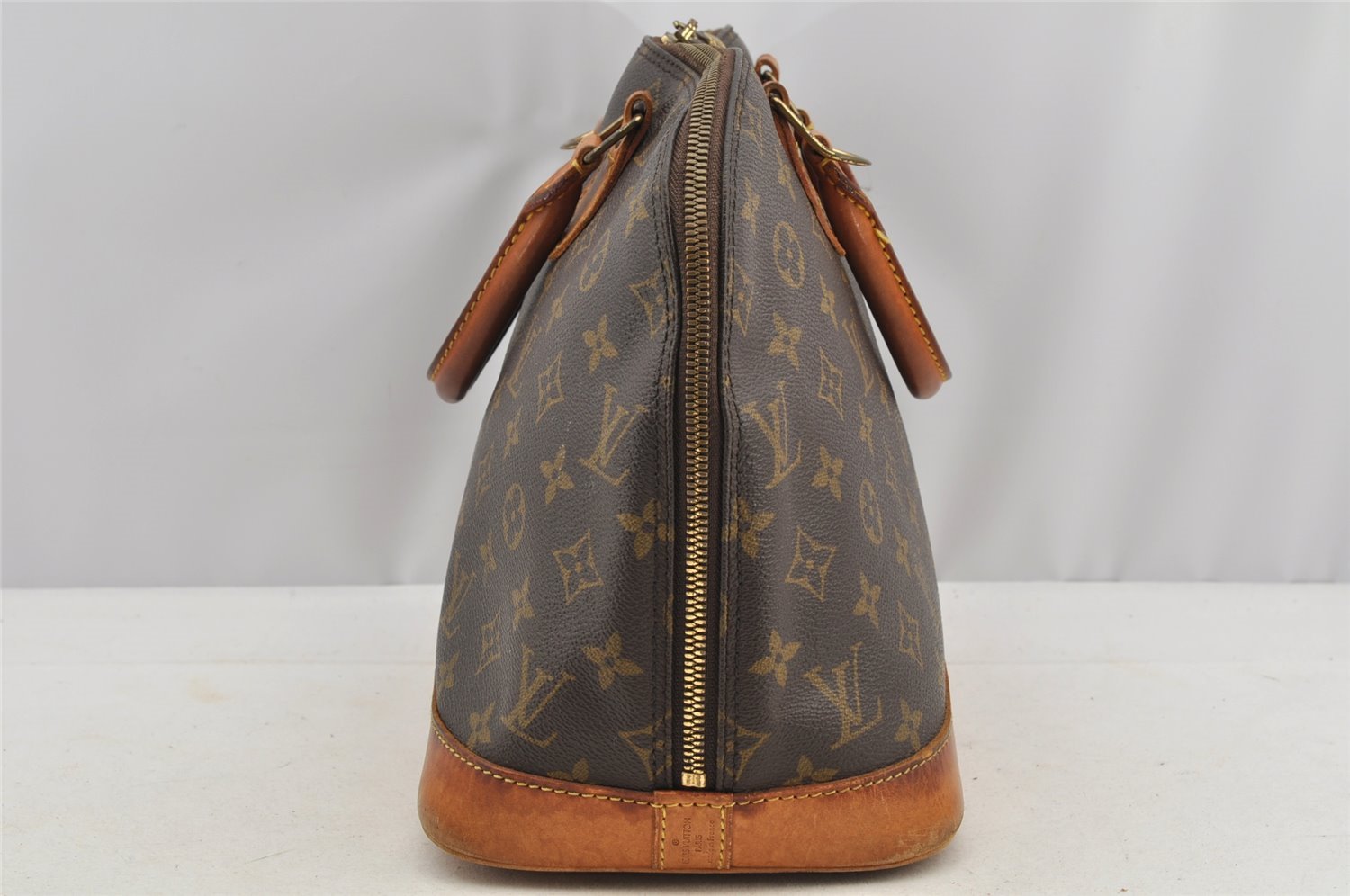 Authentic Louis Vuitton Monogram Alma Hand Bag Purse M51130 LV 5748I
