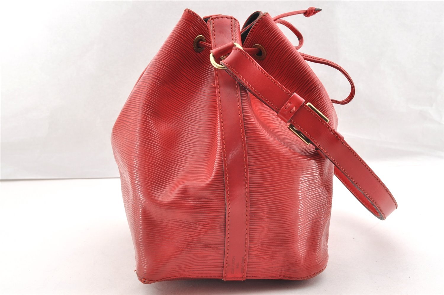Authentic Louis Vuitton Epi Petit Noe Shoulder Drawstring Bag M44107 Red 5809I