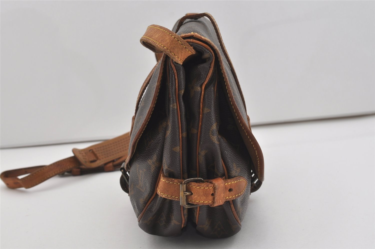 Authentic Louis Vuitton Monogram Saumur 30 Shoulder Cross Bag M42256 LV 5830I