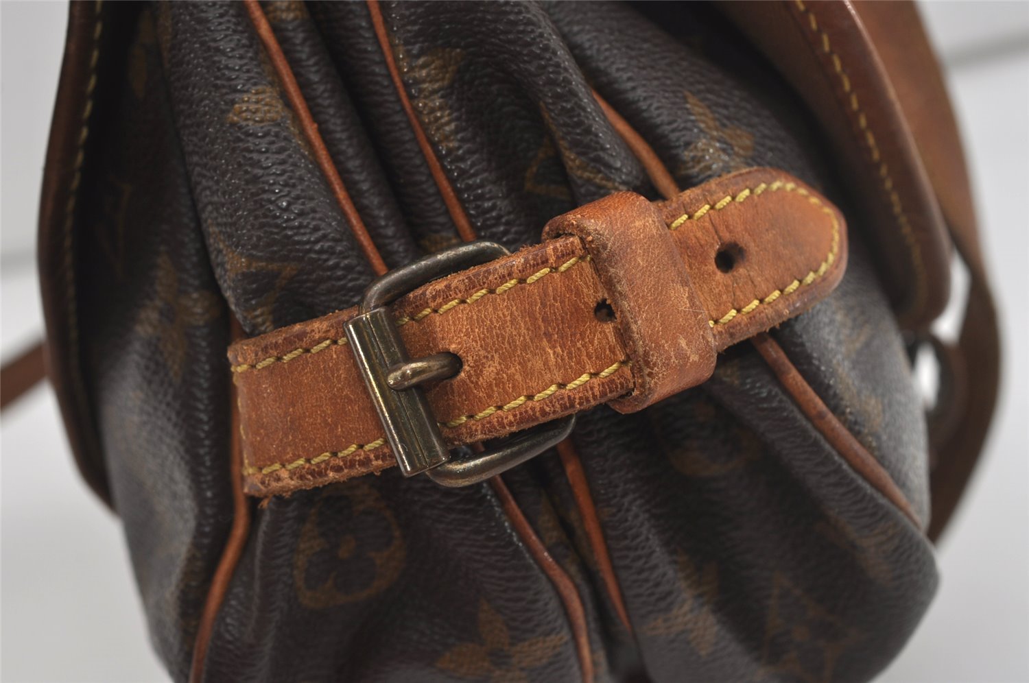 Authentic Louis Vuitton Monogram Saumur 30 Shoulder Cross Bag M42256 LV 5830I