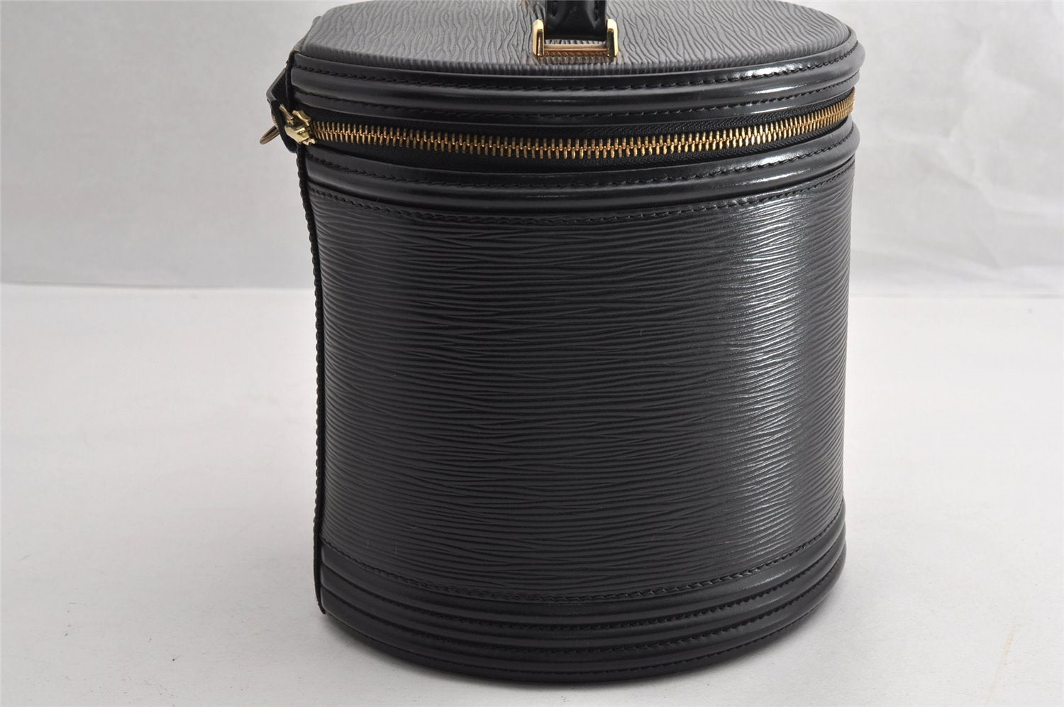 Authentic Louis Vuitton Epi Cannes Cosmetic Hand Bag Purse Black M48032 LV 5851I