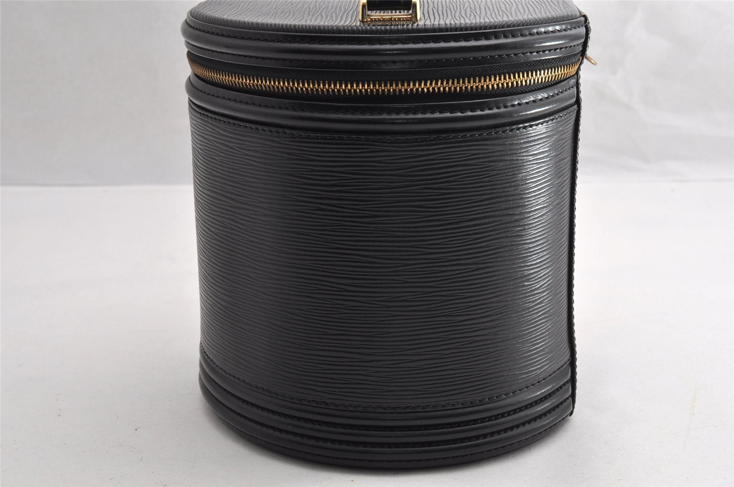 Authentic Louis Vuitton Epi Cannes Cosmetic Hand Bag Purse Black M48032 LV 5851I