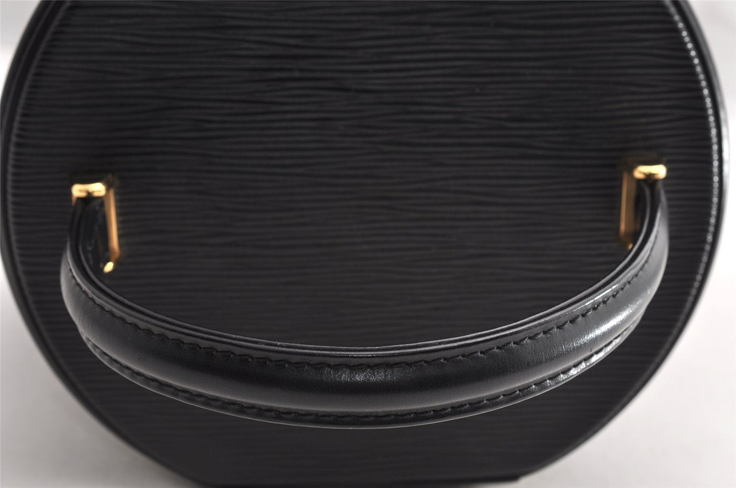 Authentic Louis Vuitton Epi Cannes Cosmetic Hand Bag Purse Black M48032 LV 5851I