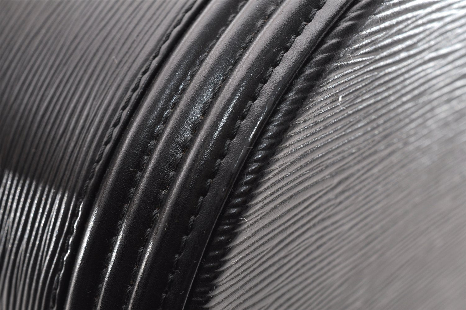 Authentic Louis Vuitton Epi Cannes Cosmetic Hand Bag Purse Black M48032 LV 5851I