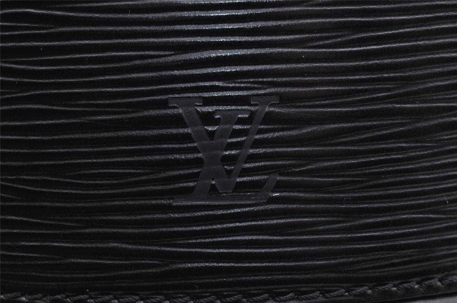 Authentic Louis Vuitton Epi Cannes Cosmetic Hand Bag Purse Black M48032 LV 5851I