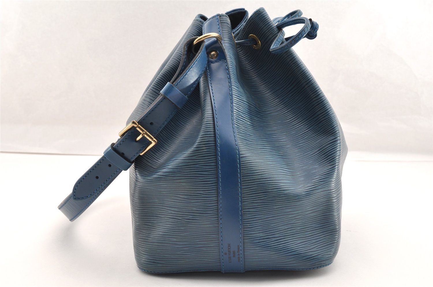 Authentic Louis Vuitton Epi Petit Noe Shoulder Drawstring Bag M44105 Blue 5883I