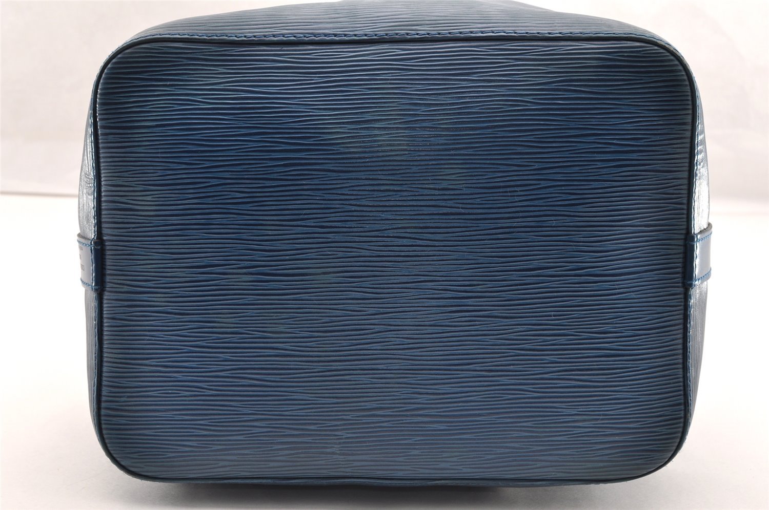Authentic Louis Vuitton Epi Petit Noe Shoulder Drawstring Bag M44105 Blue 5883I