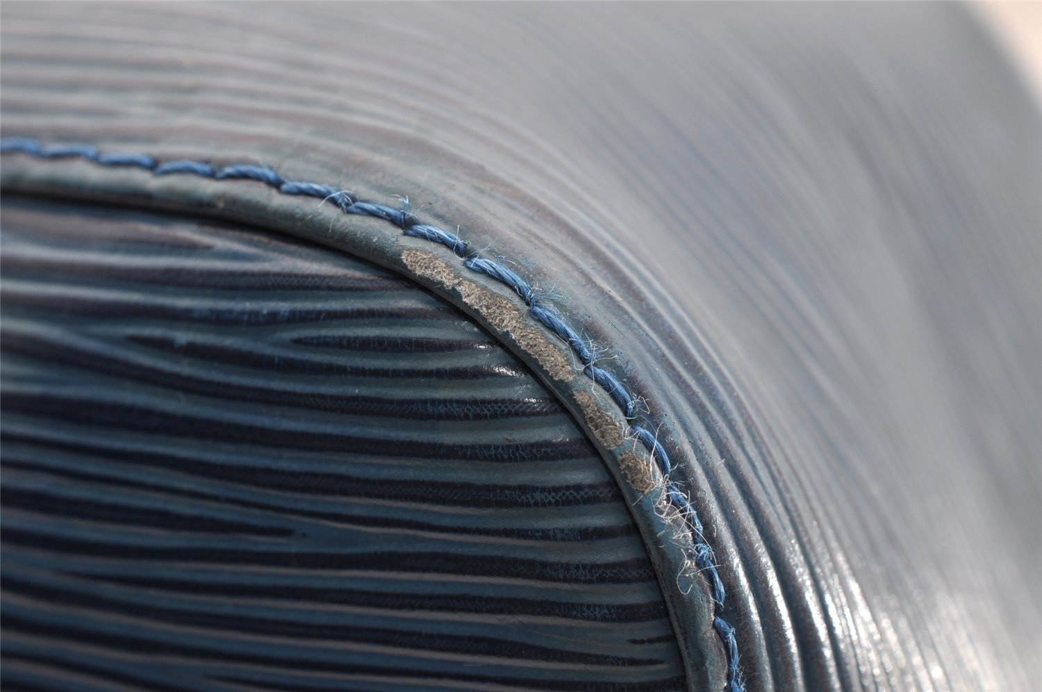 Authentic Louis Vuitton Epi Petit Noe Shoulder Drawstring Bag M44105 Blue 5883I