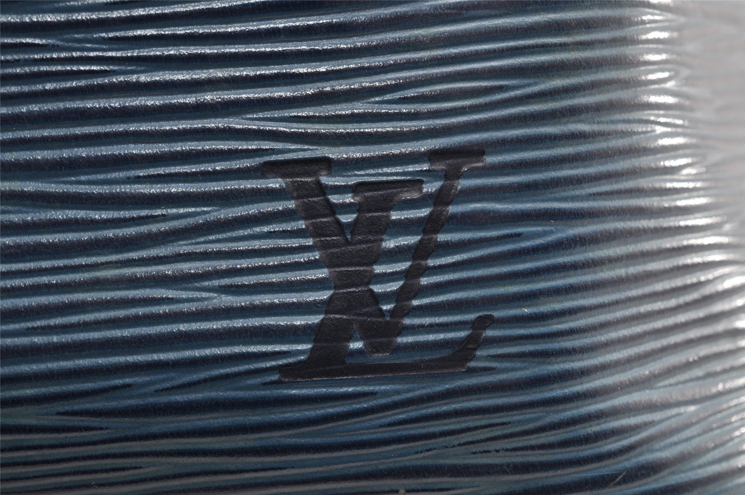 Authentic Louis Vuitton Epi Petit Noe Shoulder Drawstring Bag M44105 Blue 5883I