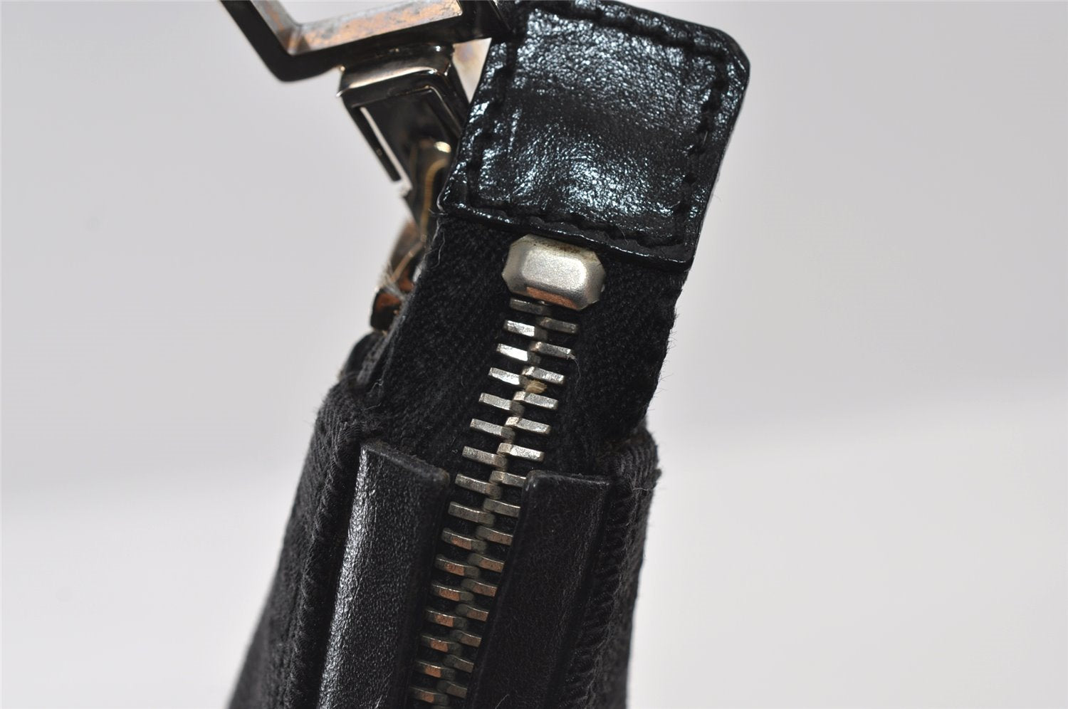 Authentic GUCCI Vintage Shoulder Bag Purse GG Canvas Leather 0000602 Black 5890I