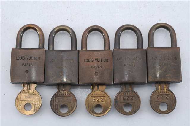 Authentic Louis Vuitton Padlock and Key 10Set Old Model LV 5913D