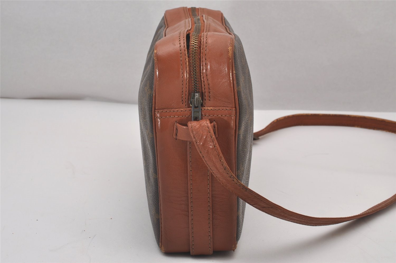 Authentic Louis Vuitton Monogram Sac Bandouliere 30 Shoulder Bag Old Model 5986I