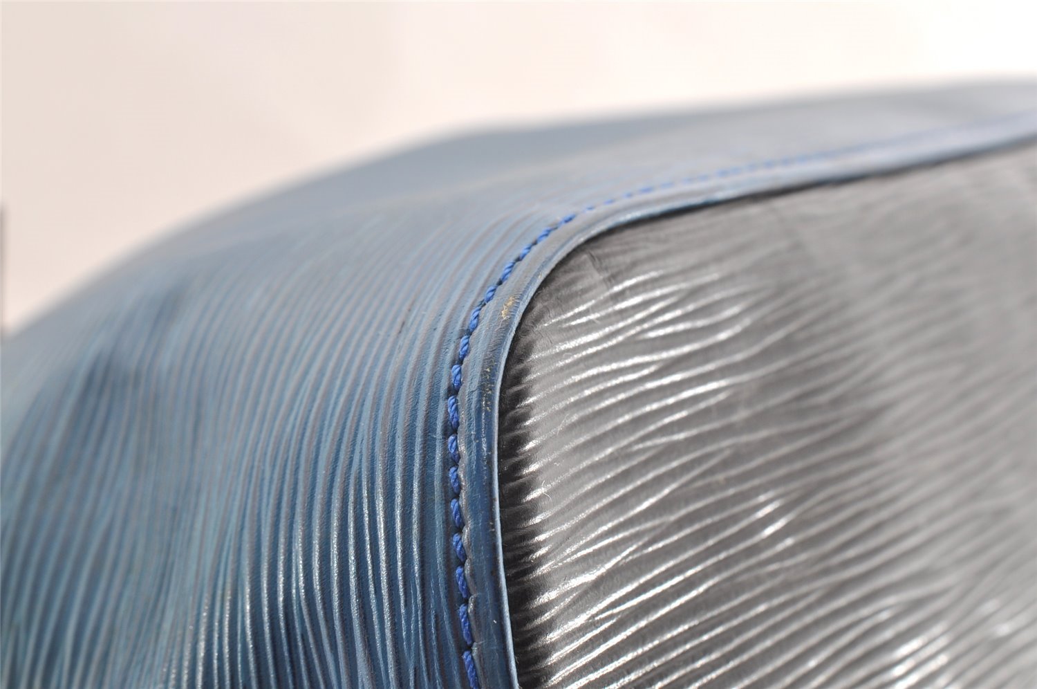 Authentic Louis Vuitton Epi Petit Noe Bi-color Blue x Black Drawstring Bag 6001I