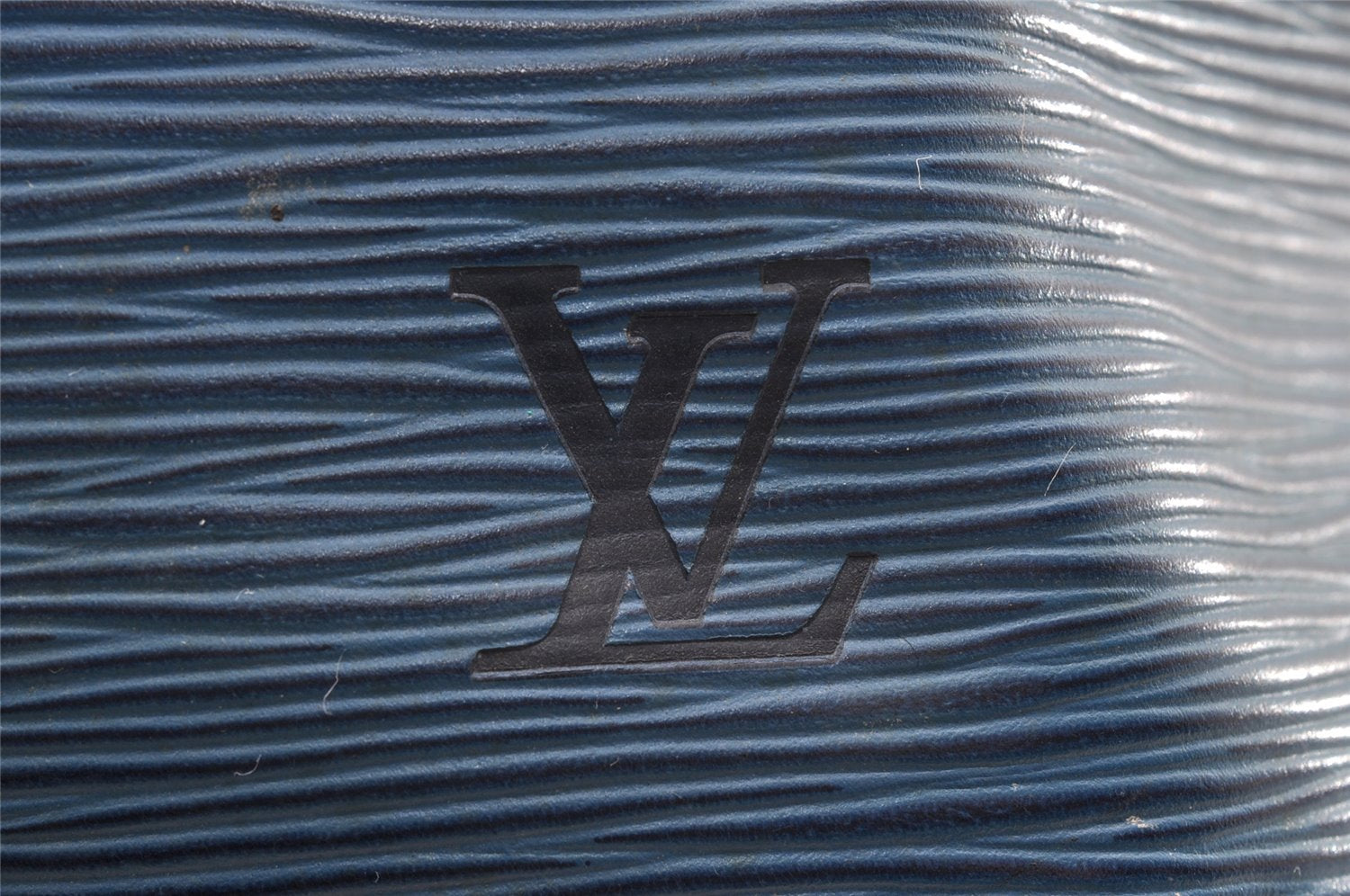 Authentic Louis Vuitton Epi Petit Noe Bi-color Blue x Black Drawstring Bag 6001I