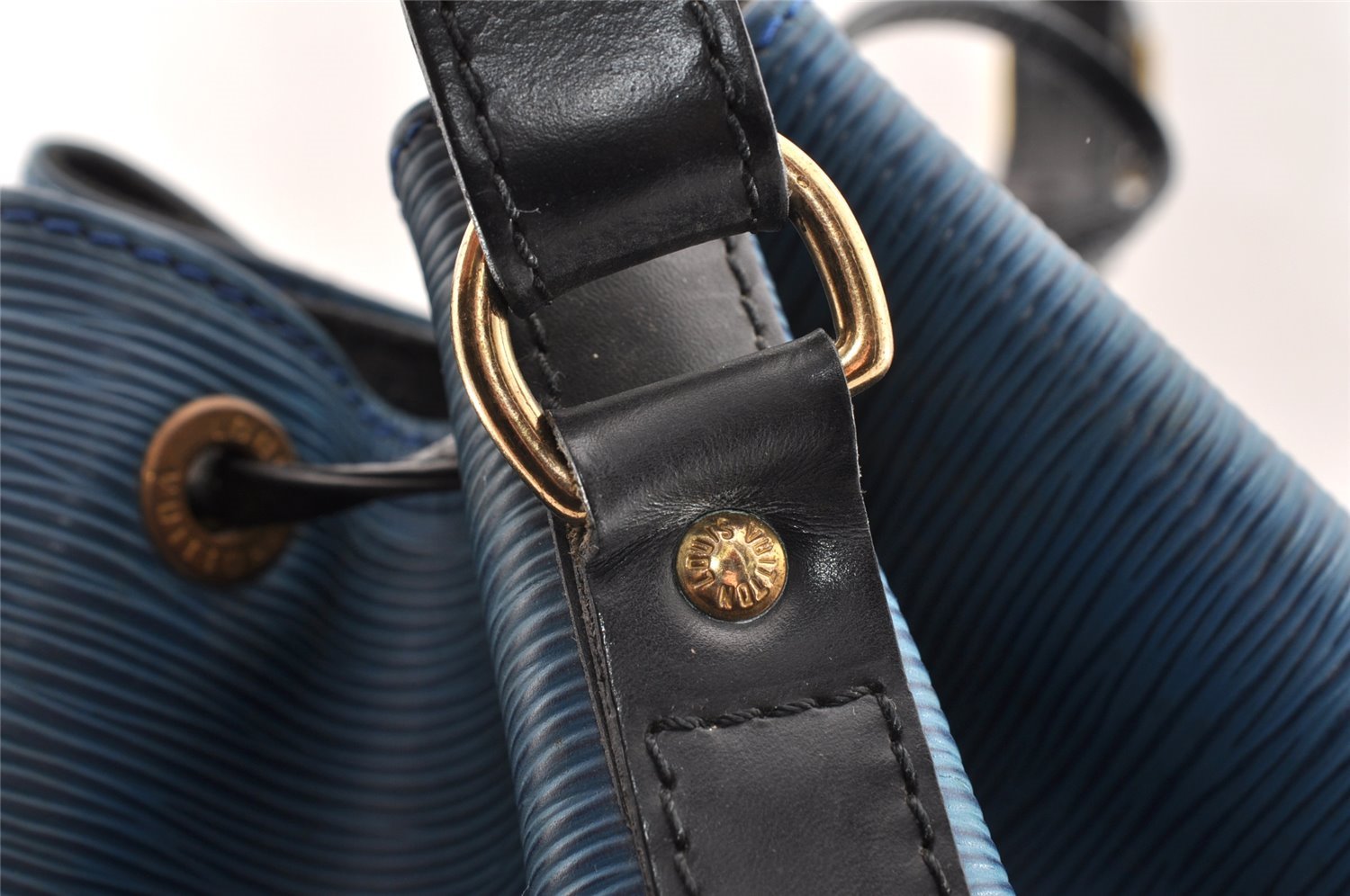 Authentic Louis Vuitton Epi Petit Noe Bi-color Blue x Black Drawstring Bag 6001I