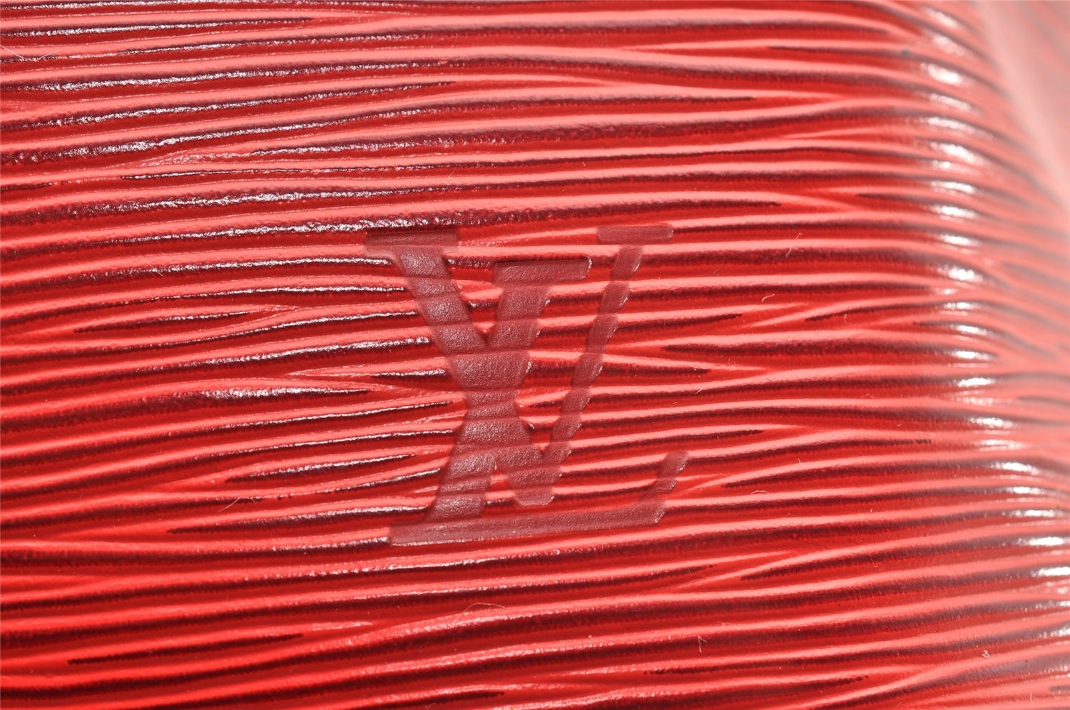 Authentic Louis Vuitton Epi Petit Noe Shoulder Drawstring Bag M44107 Red 6051I