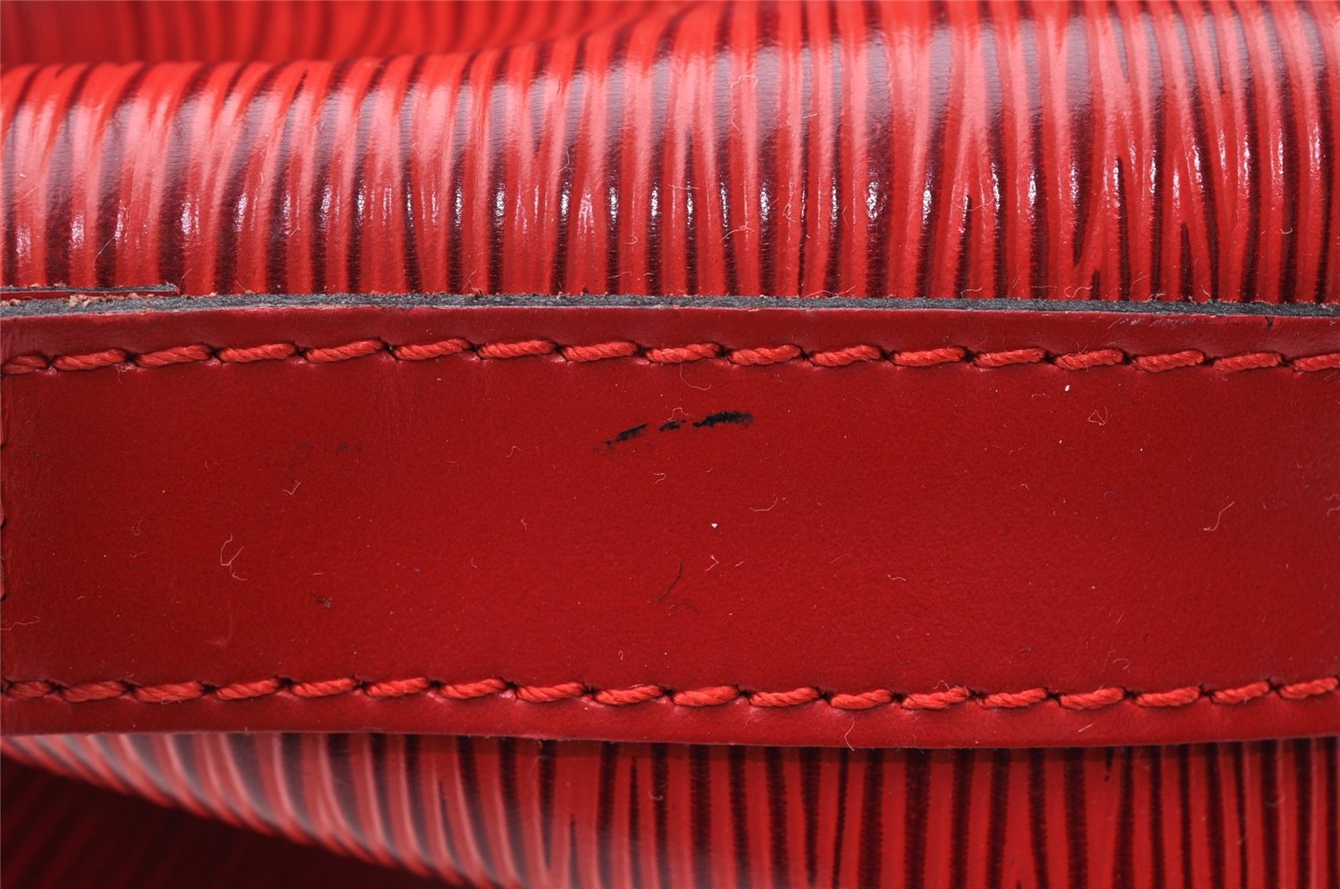 Authentic Louis Vuitton Epi Petit Noe Shoulder Drawstring Bag M44107 Red 6051I