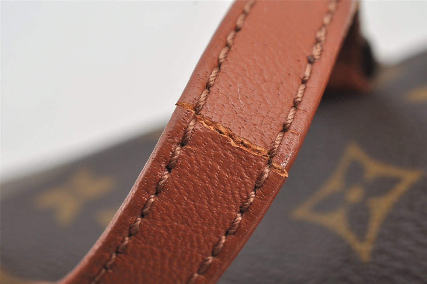 Authentic Louis Vuitton Monogram Papillon 30 Hand Bag Old Model LV 6061I