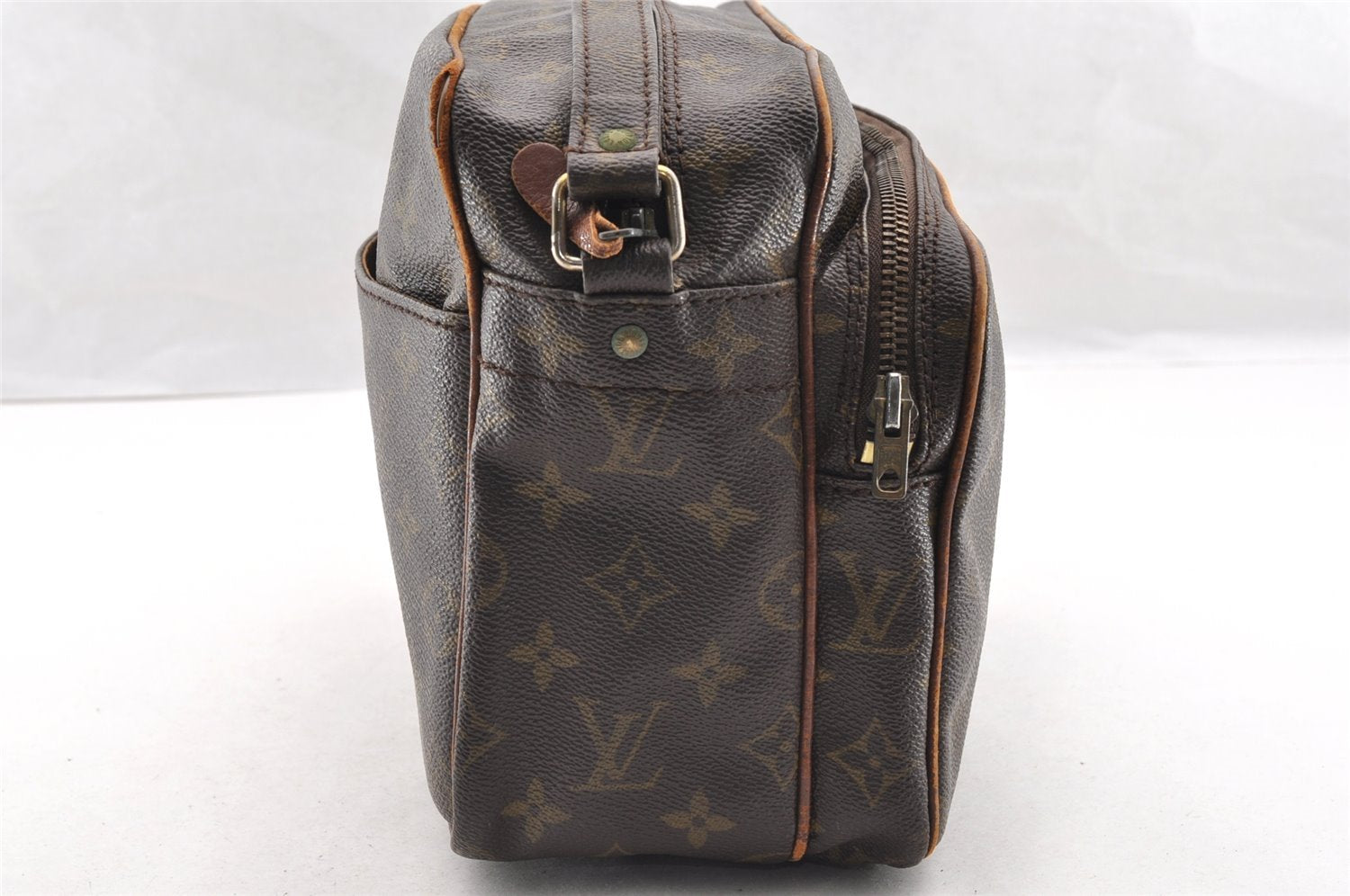 Authentic Louis Vuitton Monogram Nile Shoulder Cross Body Bag Old Model LV 6104I