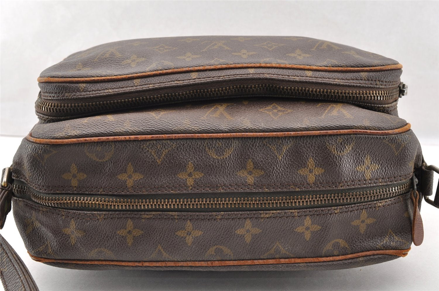 Authentic Louis Vuitton Monogram Nile Shoulder Cross Body Bag Old Model LV 6104I