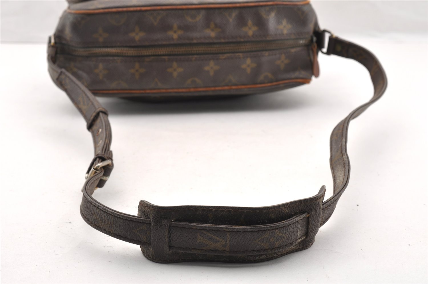 Authentic Louis Vuitton Monogram Nile Shoulder Cross Body Bag Old Model LV 6104I