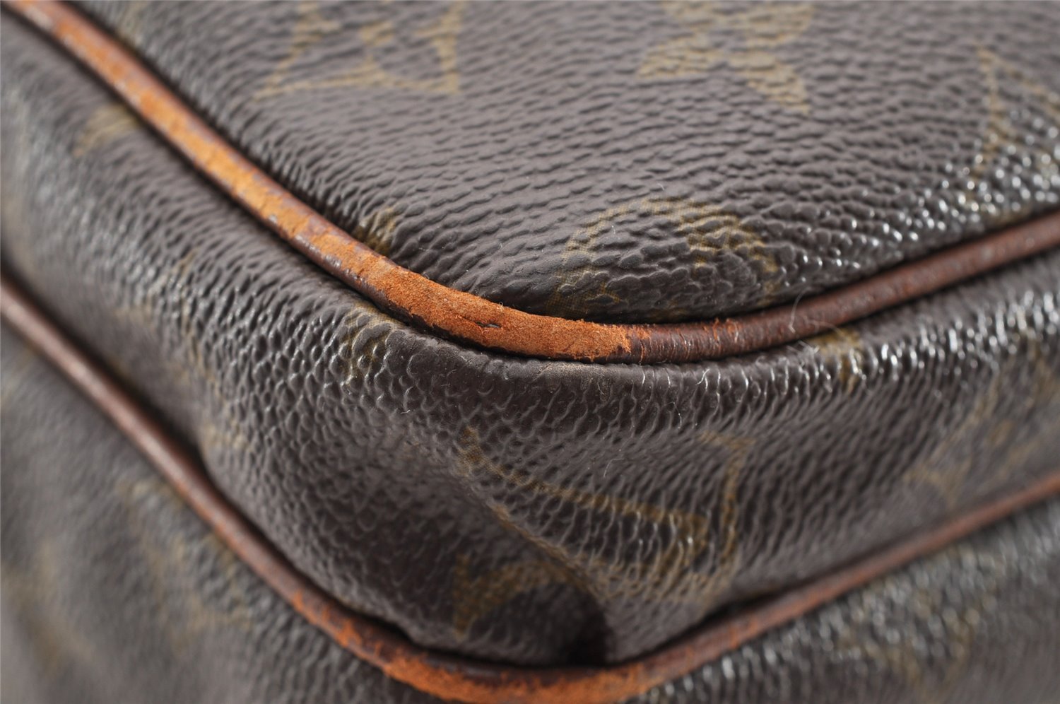 Authentic Louis Vuitton Monogram Nile Shoulder Cross Body Bag Old Model LV 6104I