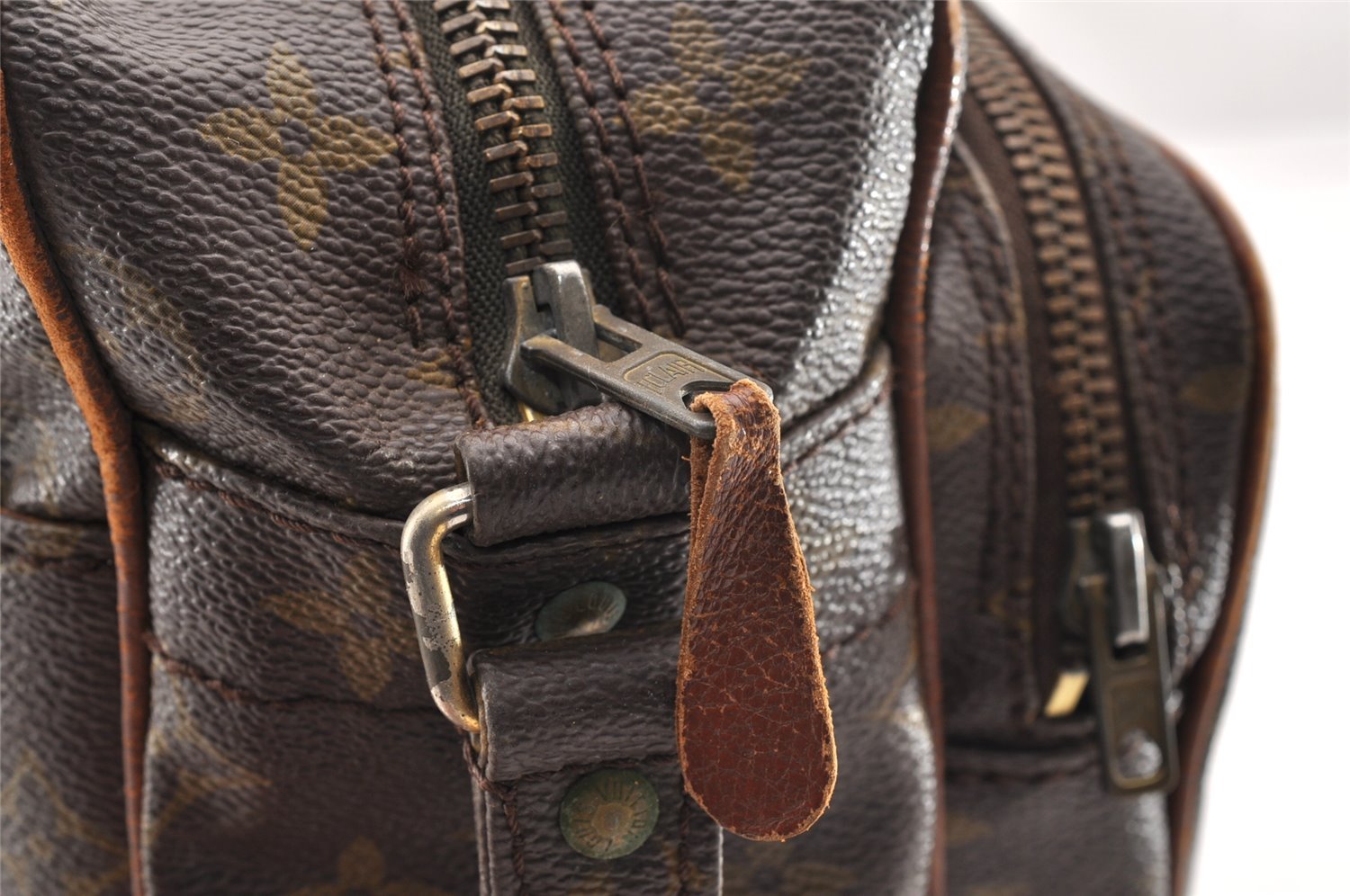 Authentic Louis Vuitton Monogram Nile Shoulder Cross Body Bag Old Model LV 6104I