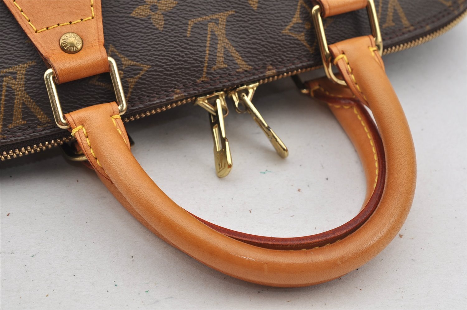 Authentic Louis Vuitton Monogram Alma Hand Bag Purse M51130 LV 6174I