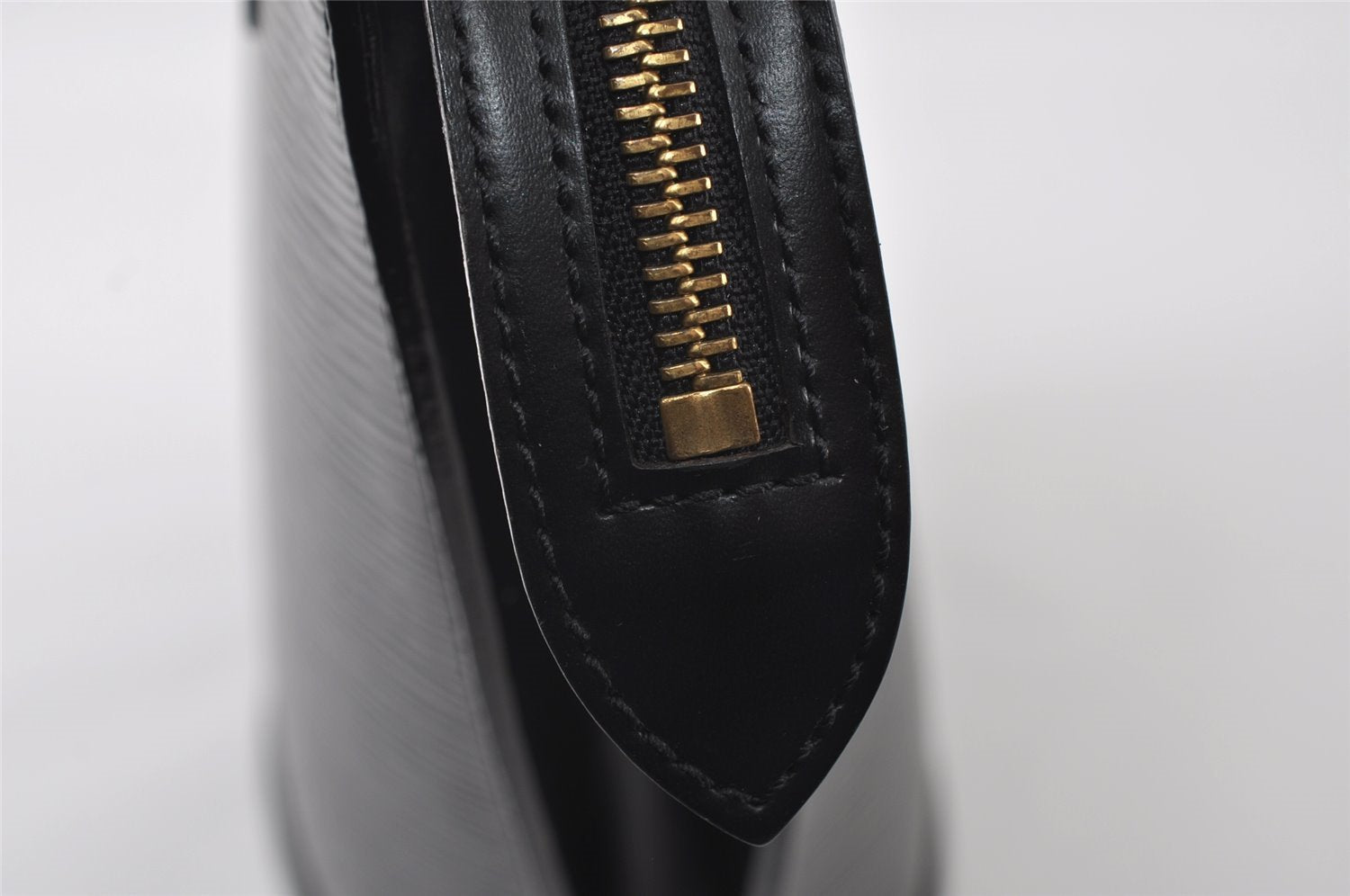 Authentic Louis Vuitton Epi Saint Jacques Hand Bag Black M52272 LV 6182I