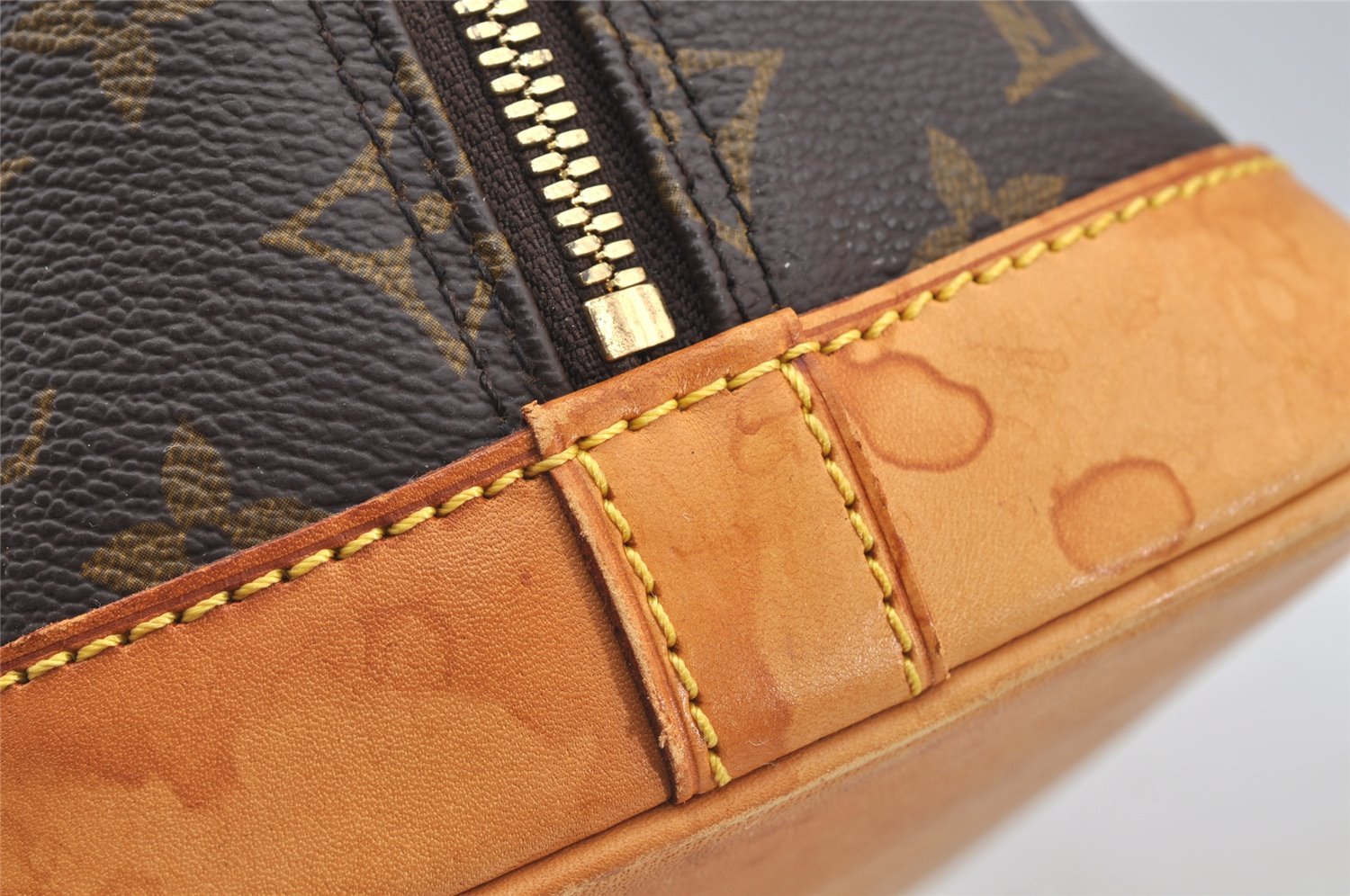 Authentic Louis Vuitton Monogram Alma Hand Bag Purse M51130 LV 6190I