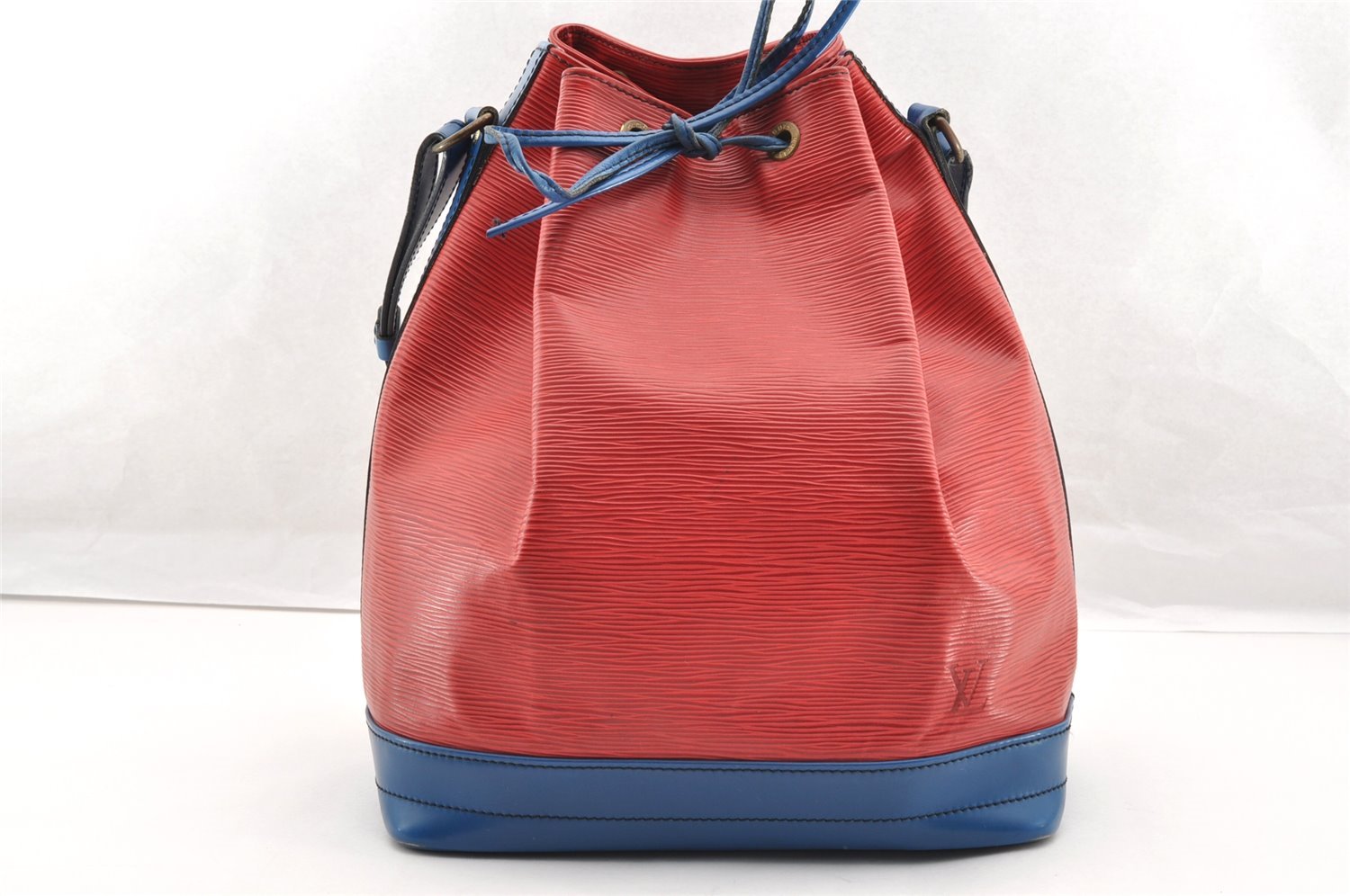 Authentic Louis Vuitton Epi Noe Bi-color Red x Blue M44084 Drawstring Bag 6192I