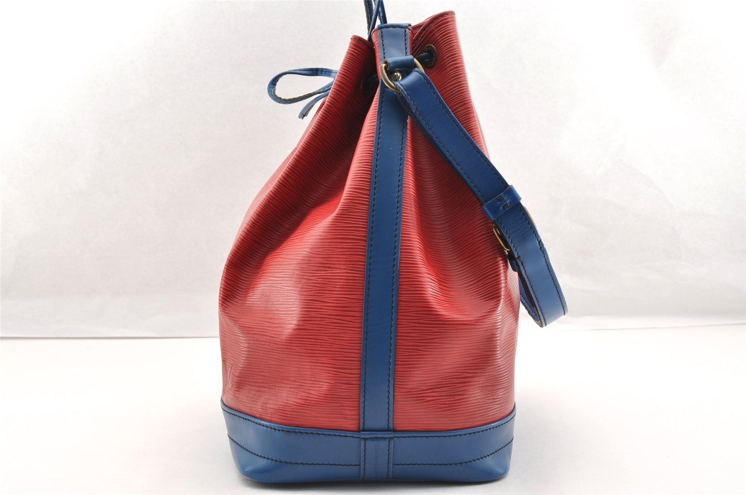 Authentic Louis Vuitton Epi Noe Bi-color Red x Blue M44084 Drawstring Bag 6192I