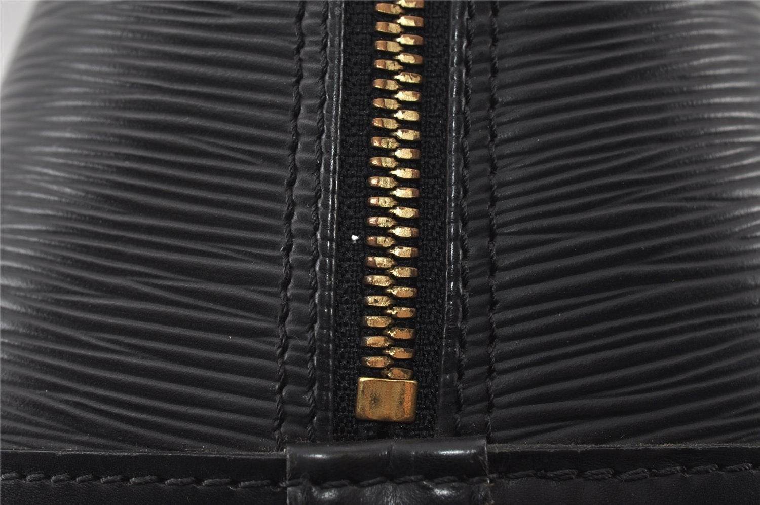 Authentic Louis Vuitton Epi Alma PM Hand Bag Black M40302 LV 6220I