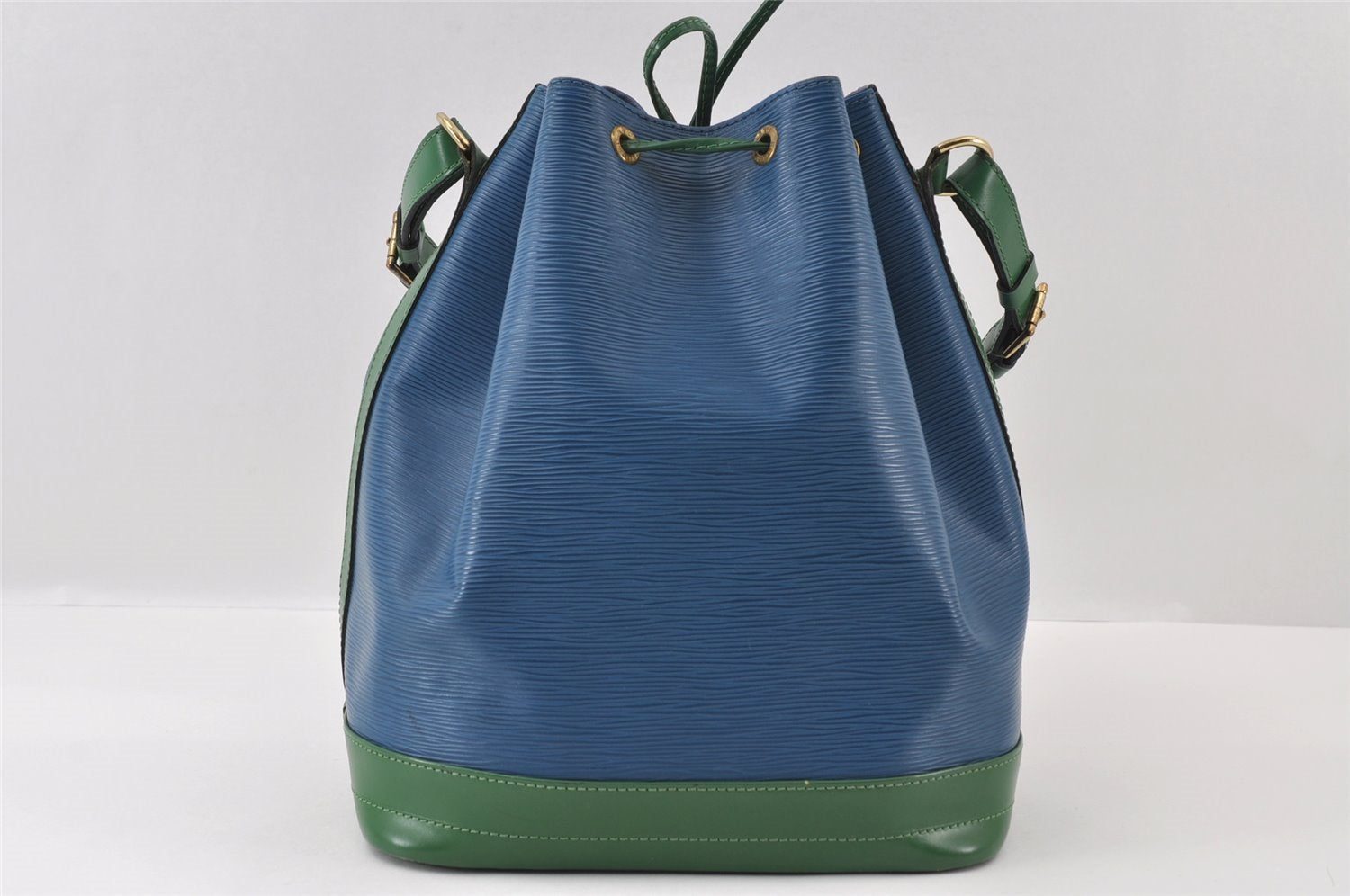 Authentic Louis Vuitton Epi Noe Bi-color Blue x Green Drawstring Bag LV 6261I