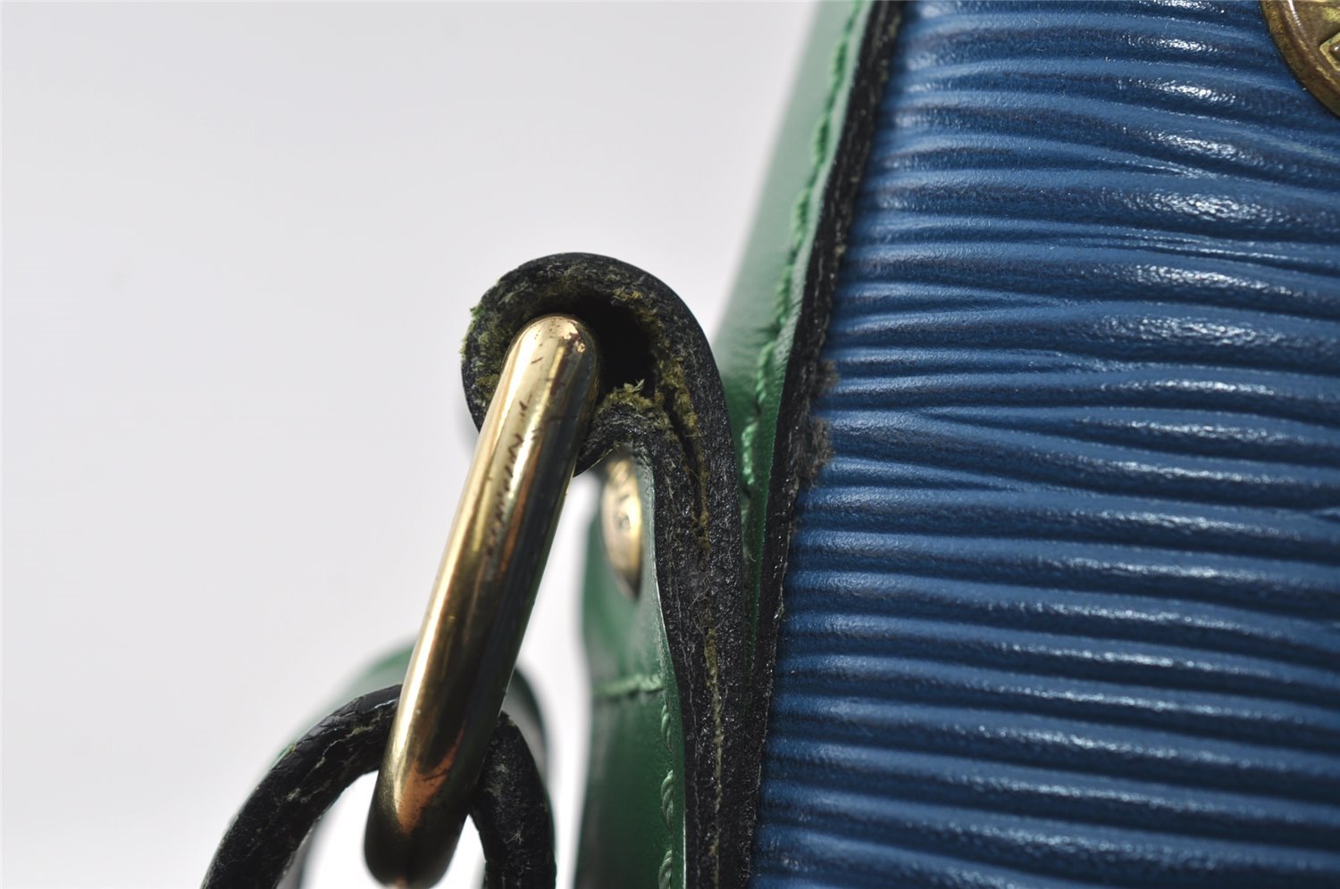 Authentic Louis Vuitton Epi Noe Bi-color Blue x Green Drawstring Bag LV 6261I