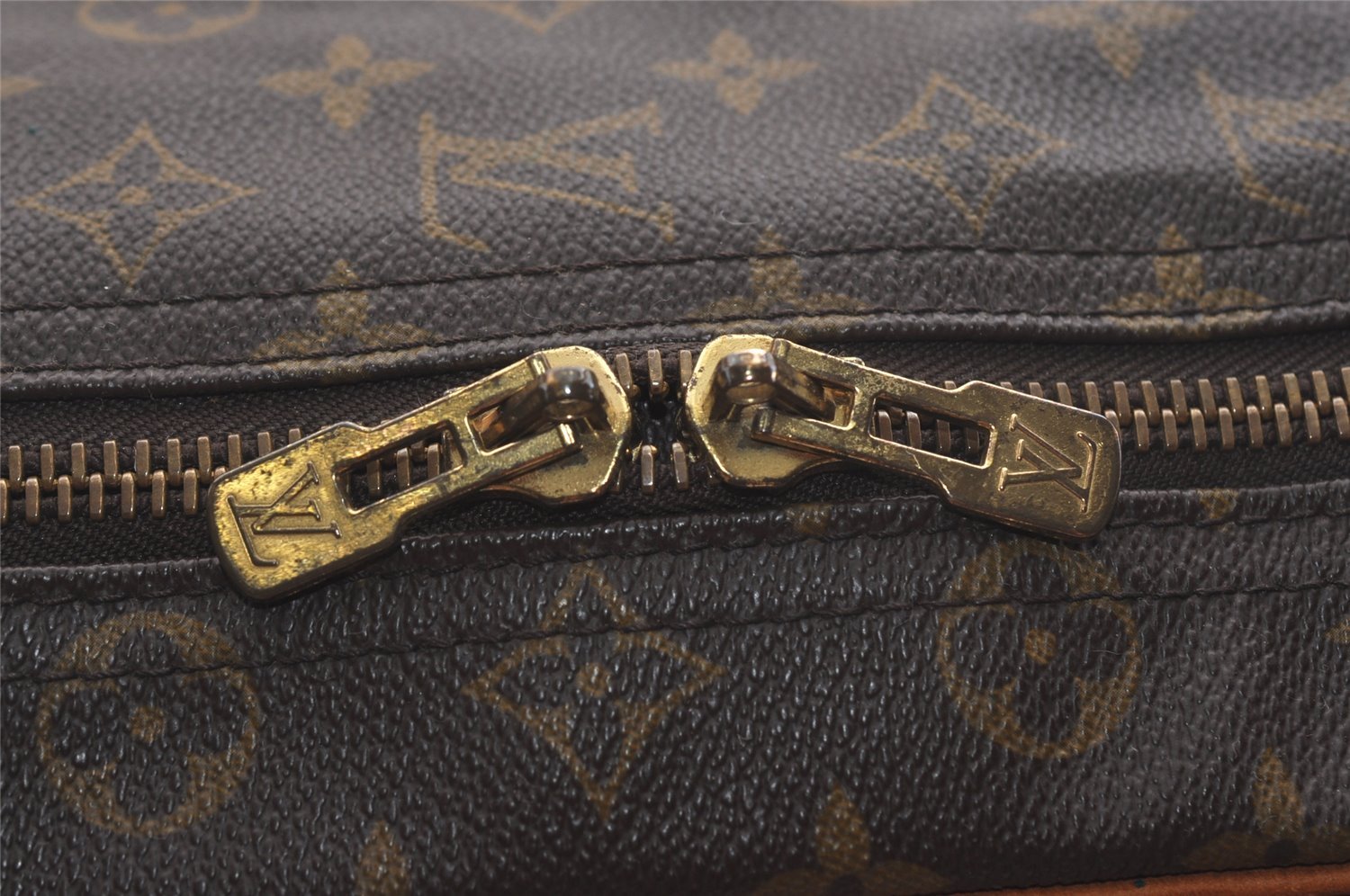 Authentic Louis Vuitton Monogram Sirius 55 Travel Boston Bag M41404 LV 6289I