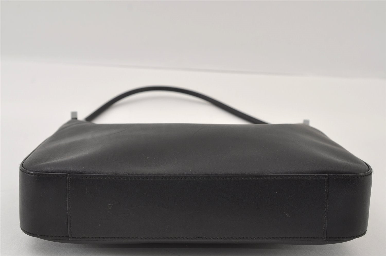 Authentic GUCCI Vintage Shoulder Bag Purse Leather 0013812 Black 6311I