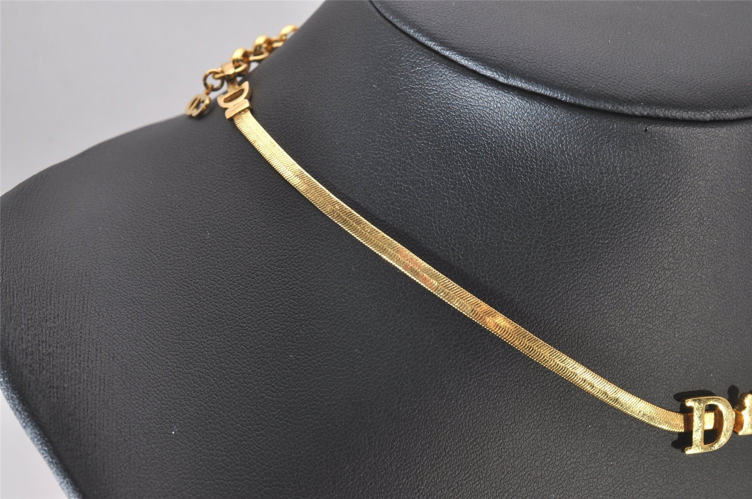 Authentic Christian Dior Vintage Gold Tone Chain Pendant Necklace CD 6315I