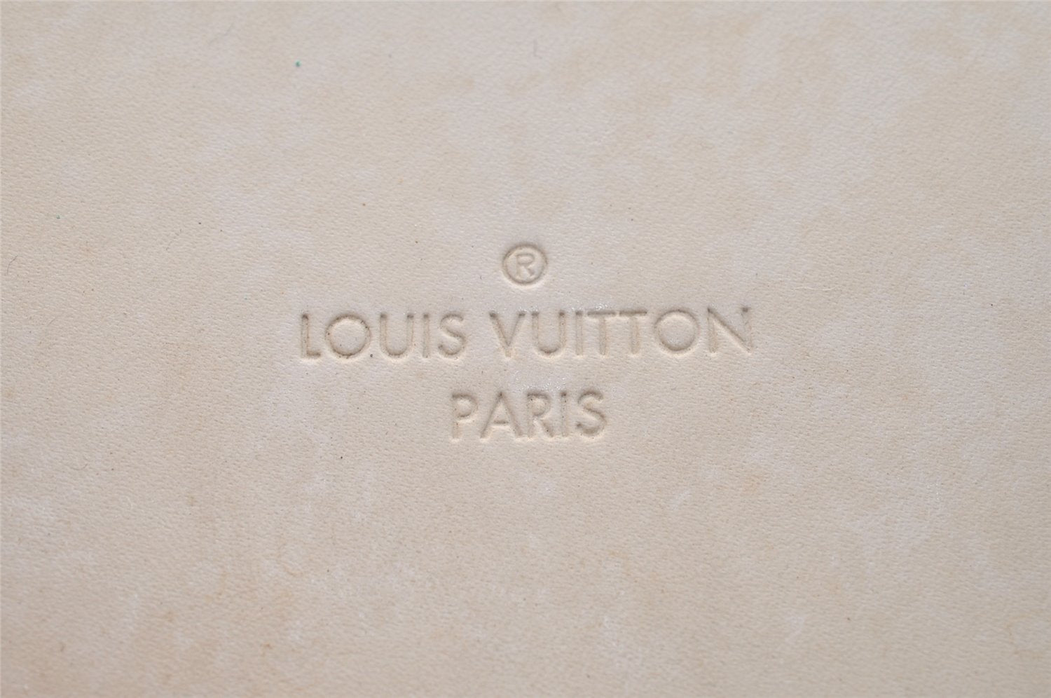 Authentic Louis Vuitton Suhali Lockit MM Hand Bag White M91874 LV 6349I