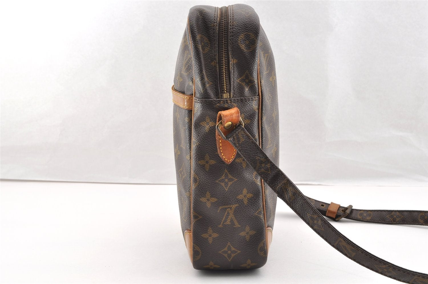 Authentic Louis Vuitton Monogram Danube MM Shoulder Cross Bag M45264 LV 6365I