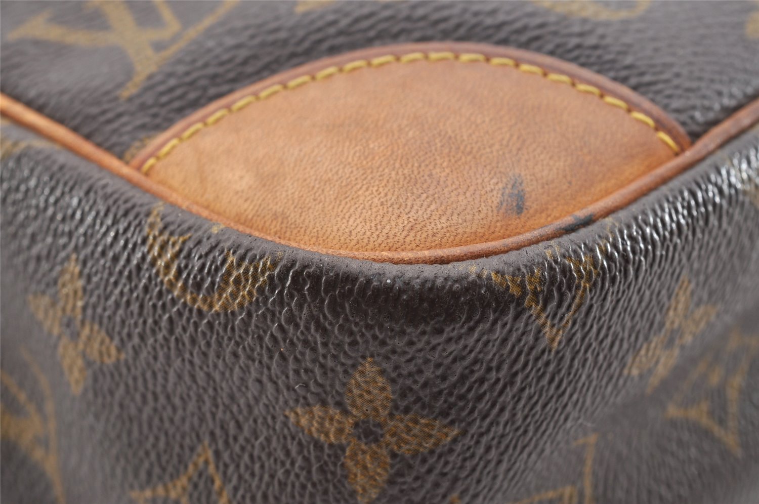 Authentic Louis Vuitton Monogram Danube MM Shoulder Cross Bag M45264 LV 6365I