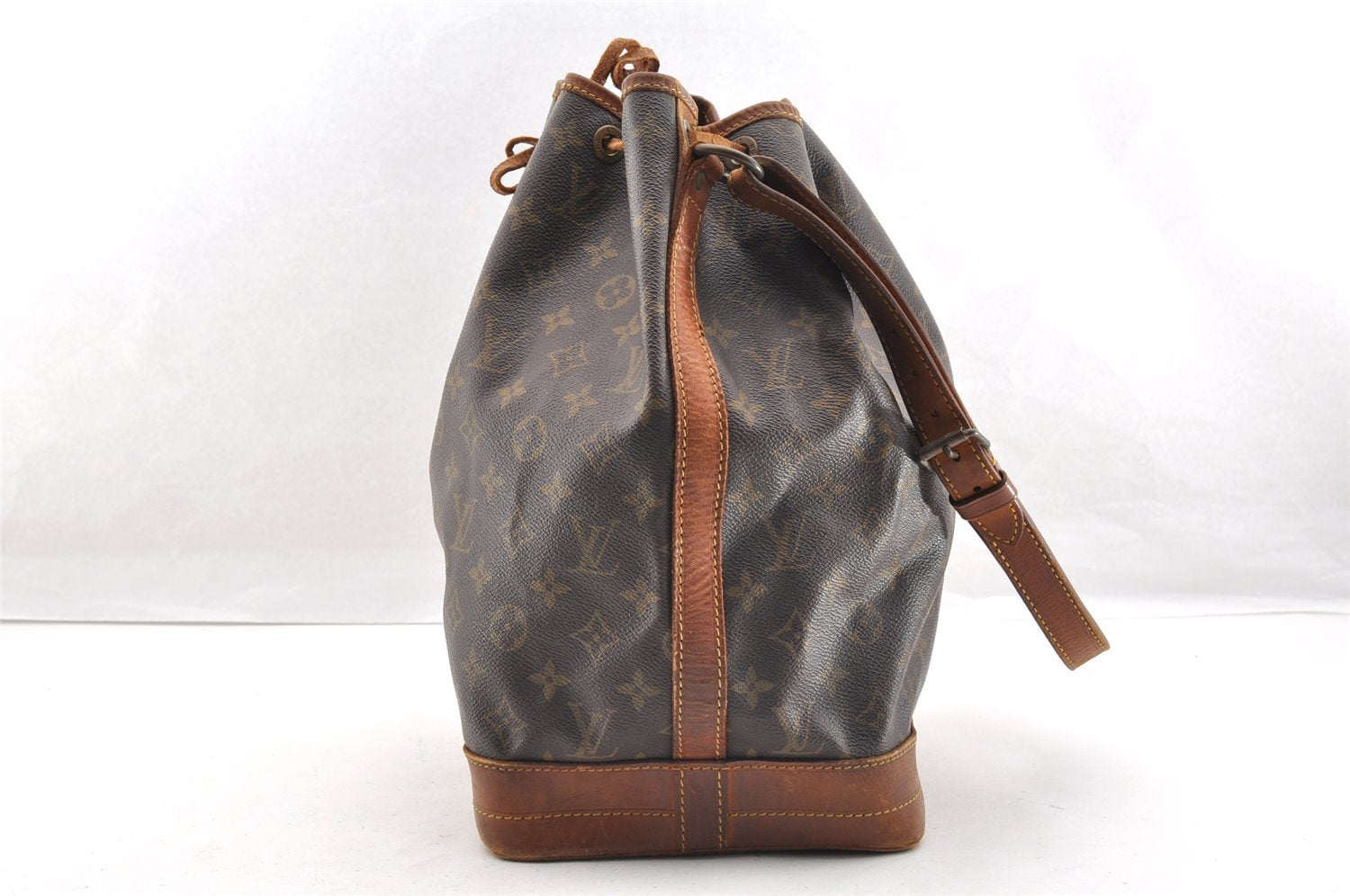 Authentic Louis Vuitton Monogram Noe Shoulder Drawstring Bag M42224 LV 6383I