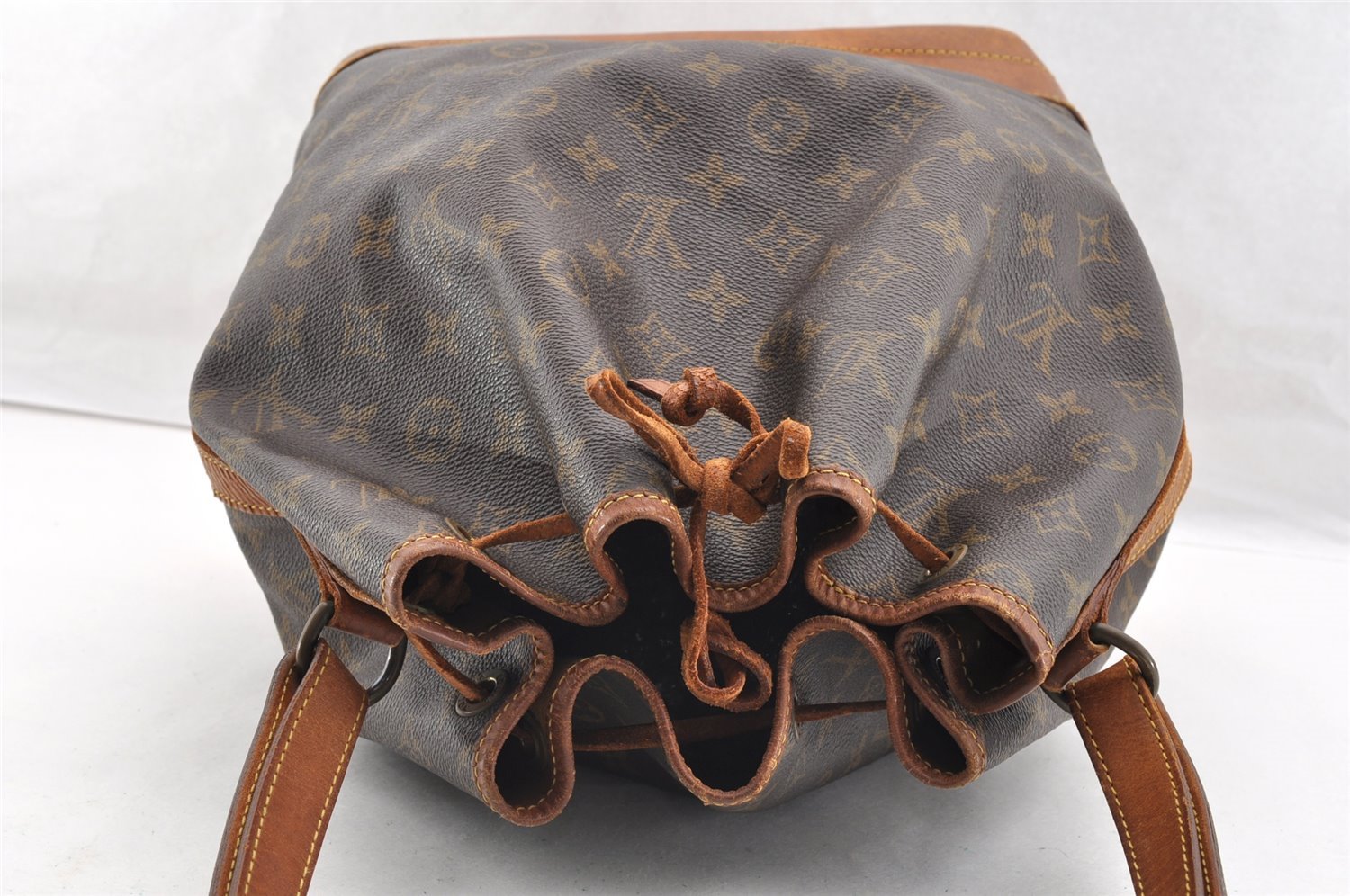 Authentic Louis Vuitton Monogram Noe Shoulder Drawstring Bag M42224 LV 6383I