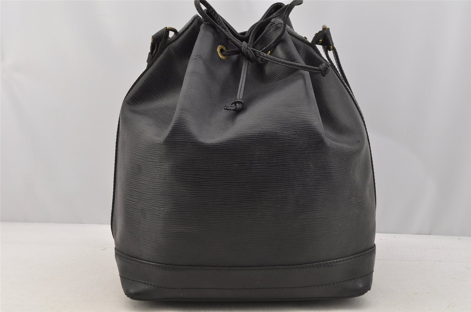 Authentic Louis Vuitton Epi Noe Shoulder Drawstring Bag Black M59002 LV 6386I