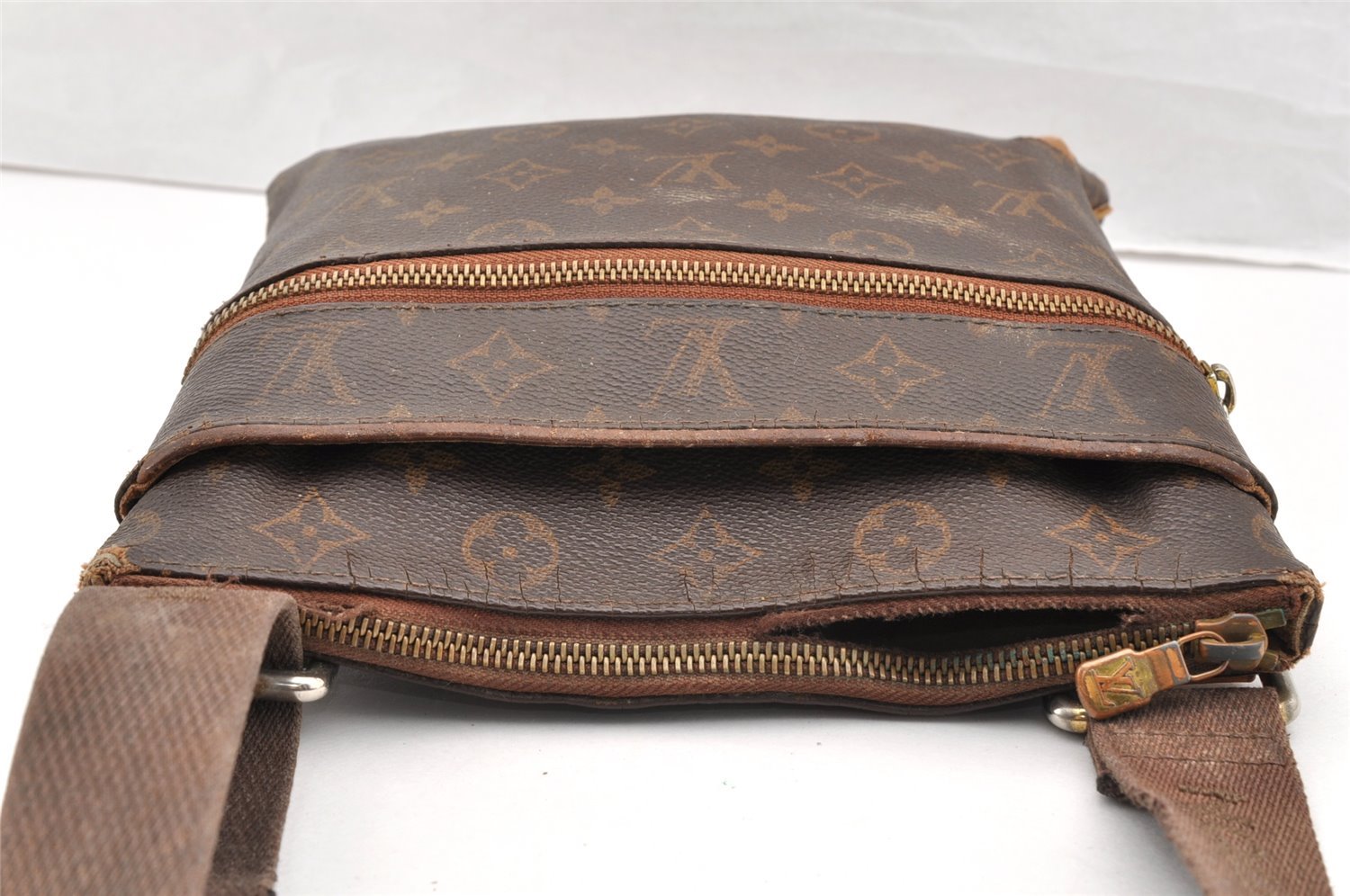 Authentic Louis Vuitton Monogram Pochette Valmy M40524 Shoulder Bag Junk 6388I