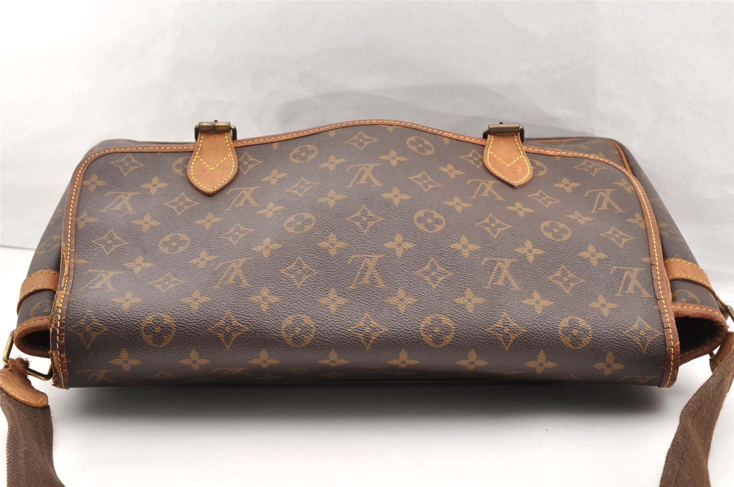 Authentic Louis Vuitton Monogram Gibeciere GM Shoulder Bag M42246 Junk 6393I