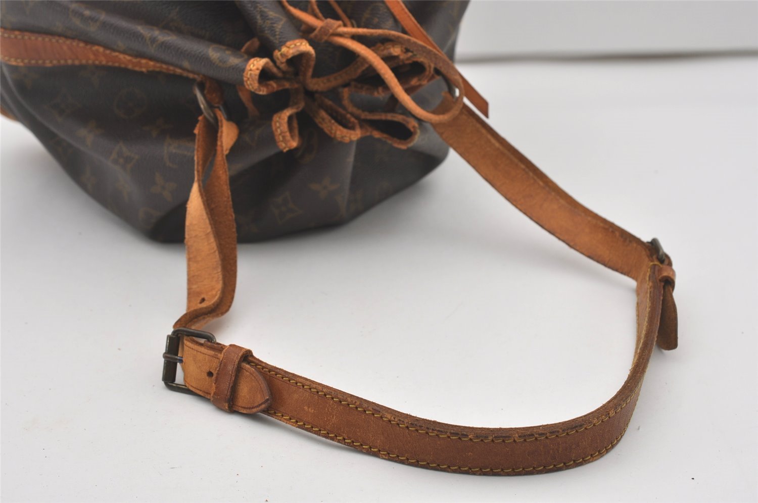 Authentic Louis Vuitton Monogram Noe Shoulder Drawstring Bag M42224 LV 6421I