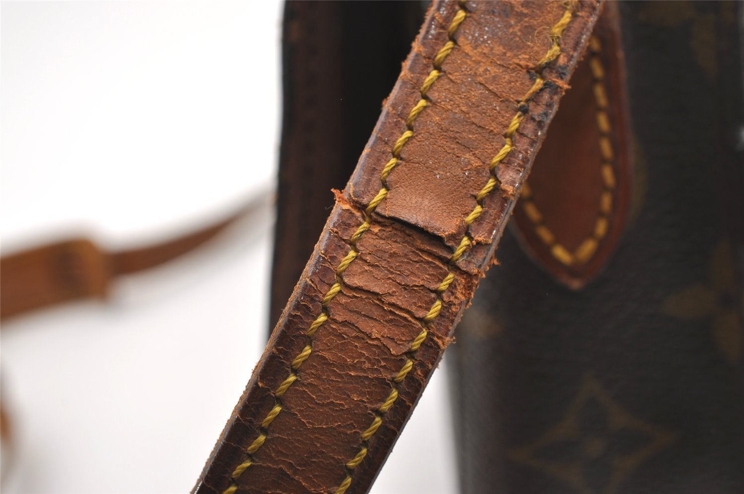 Authentic Louis Vuitton Monogram Saint Cloud MM M51243 Shoulder Cross Bag 6473H