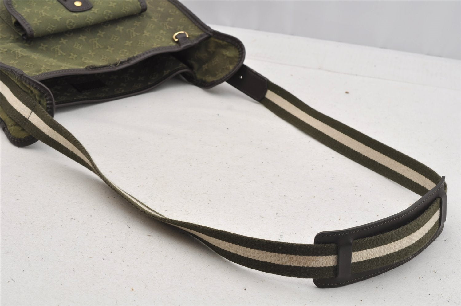 Authentic Louis Vuitton Monogram Mini Besace Mary Kate Shoulder Bag Green 6483I